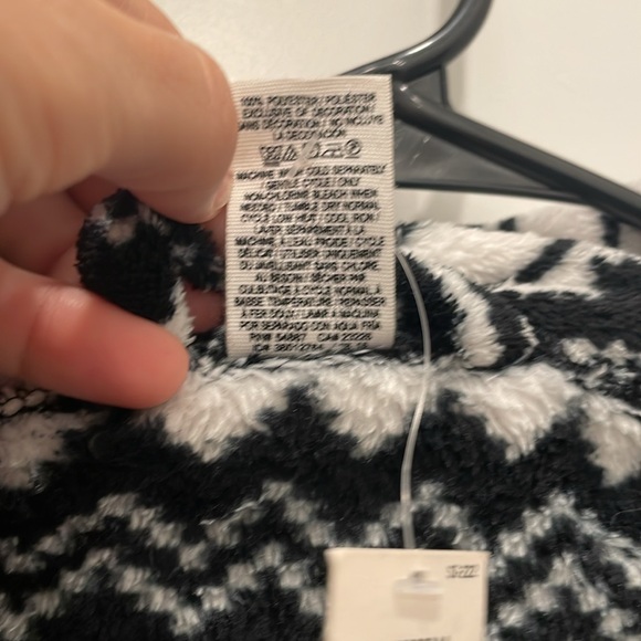 NWT Pink super soft and comfy black and white pattern short robe xs-s - Picture 5 of 6